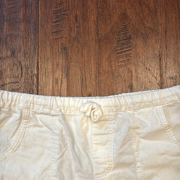 Size 8 Banana Republic White Cargo Shorts Relaxed Fit - Picture 10 of 14